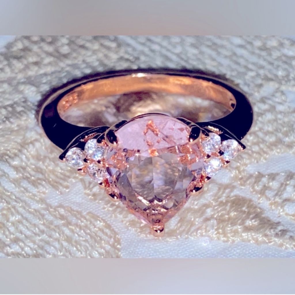 Nwot Rose Gold Ring With Pink Quartz Stone 925 Stamp Size 6